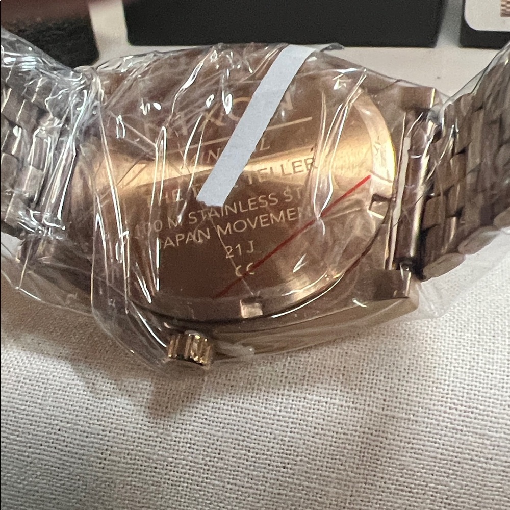 Nixon All Rose Gold Men's Watch.
Model “Time Teller” - Picture 7 of 7